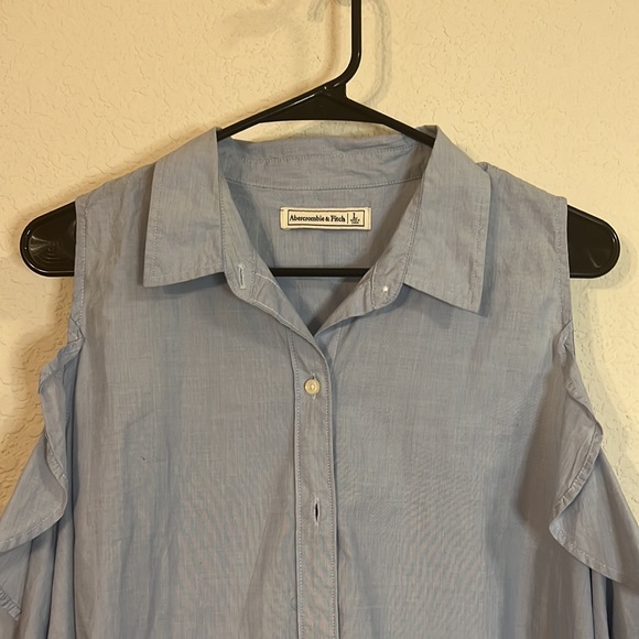 Abercrombie & Fitch Cold Shoulder Ruffle blouse, size large. - Picture 2 of 9